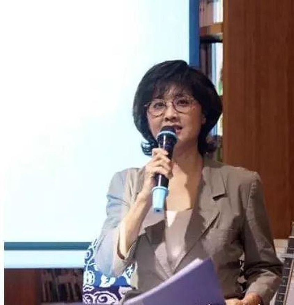 Gặp lại nữ vương "Tây Lương nữ quốc" đẹp nhất Tây Du Ký sau 32 năm - 5 Chu Lâm cũng dành thời gian để viết sách, giảng dạy diễn xuất.