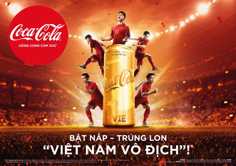 Giấc mơ vàng của bóng đá Việt được khắc họa trên mẫu lon Coca-Cola phiên bản siêu đặc biệt - 3 Người tiêu dùng Việt có cơ hội trúng ngay lon vàng trị giá 71 chỉ vàng khi mua bộ sưu tập lon chào World Cup 2018