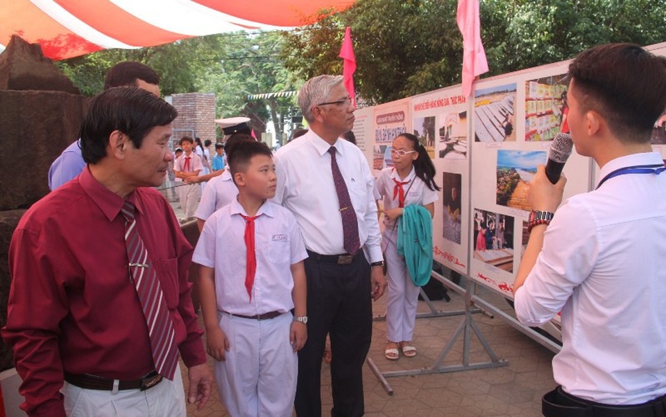 Bảo tồn tinh hoa những làng nghề nức tiếng ở đất võ Bình Định - 1 Ngày 18/5, Bảo tàng Tổng hợp Bình Định (TP Quy Nhơn, Bình Định) tổ chức triển lãm ảnh với chuyên đề: “Bảo tồn và phát huy làng nghề truyền thống tỉnh Bình Định”. Đây là hoạt động hướng đến kỷ niệm 128 năm Ngày sinh Chủ tịch Hồ Chí Minh (19/5/1890 - 19/5/2018) và hưởng ứng Ngày Quốc tế Bảo tàng (18/5), diễn ra trong 8 ngày (từ 18 đến 25/5).