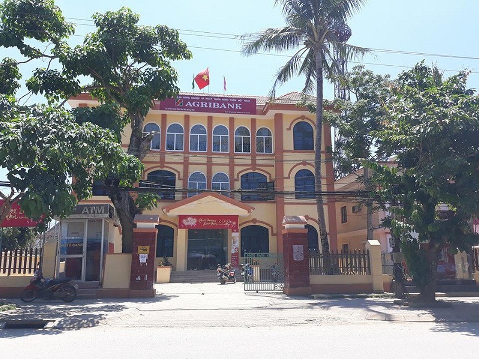 Cán bộ ngân hàng “mất tích” suốt tuần không rõ lý do - 1 Chi nhánh Ngân hàng Nông nghiệp và Phát triển nông thôn huyện Minh Hóa, nơi ông Thắng công tác
