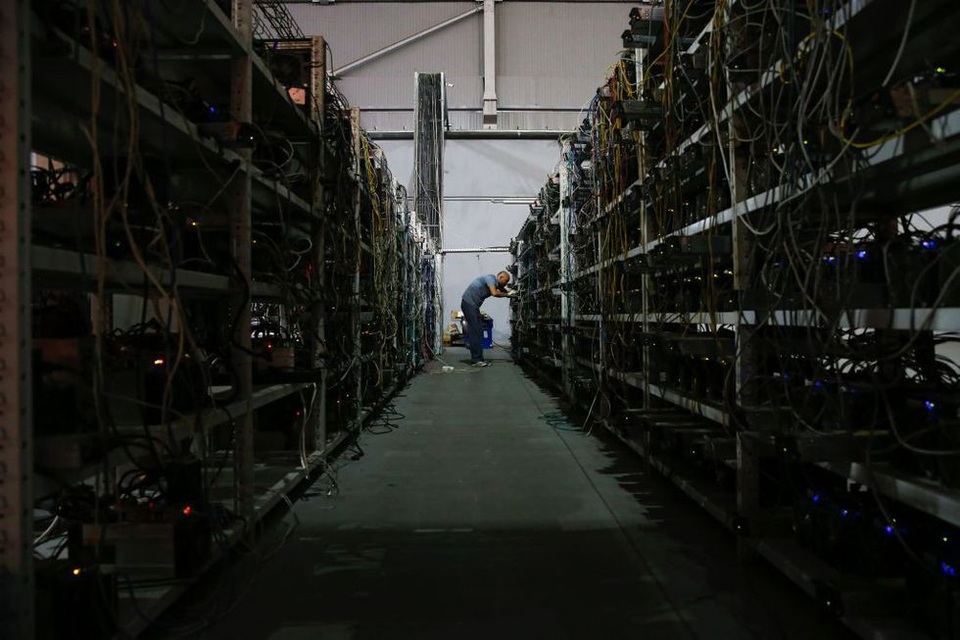Đào Bitcoin ngốn điện nhiều đến mức nào? - 2 Điện tiêu thụ luôn là vấn đề đau đầu với các nhà đầu tư và thợ đào Bitcoin trong việc tính toán thế nào để có thể sinh lãi.