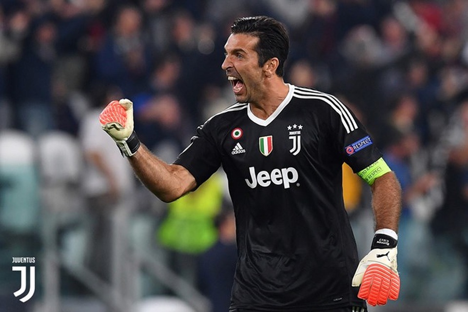 Buffon chính thức chia tay Juventus và xin lỗi trọng tài Oliver - 1 Buffon chính thức nói lời chia tay Juventus sau 17 năm gắn bó