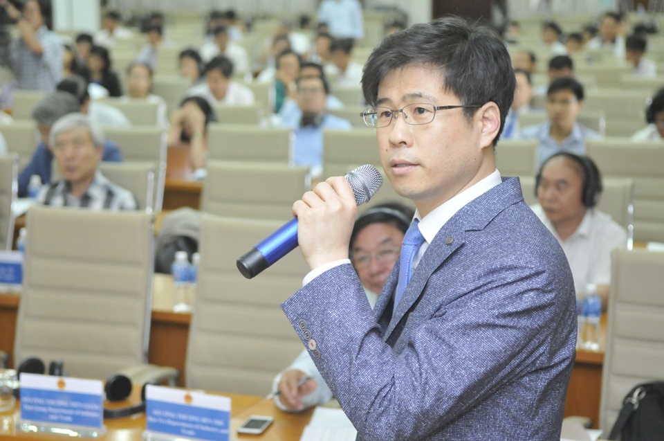 Giải pháp sử dụng năng lượng tái tạo cho nhu cầu nuôi trồng thủy sản khu vực phía Nam - 3 Ông Hong, Kwonpyo – Phó Chủ tịch Hiệp hội KNREA (Hàn Quốc) trình bày những kinh nghiệm của KNREA trong phát triển năng lượng tái tạo gồm điện gió, điện mặt trời tại Hàn Quốc