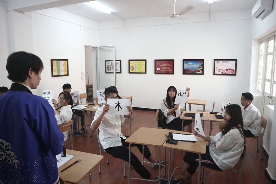 5 điểm nổi bật khi xét tuyển vào lớp 10 trường THPT Hoàng Long (Hà Nội Tokyo) - 5
CLB thư pháp của trường