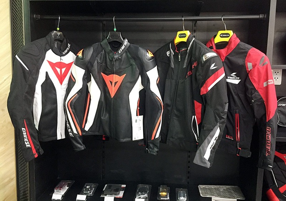 Bắt đầu bán CBR1000RR và GoldWing, Honda gia nhập thị trường xe phân khối lớn Việt Nam - 2
Ngoài các mẫu xe ở nhiều phân khúc khác nhau, Honda Moto sẽ cung cấp cả trang phụ kiện cho người đi xe.