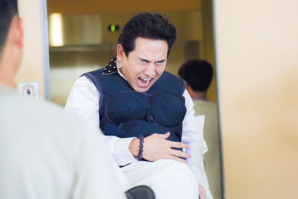 Hé lộ cảnh Trấn Thành, Trường Giang, Hứa Vĩ Văn... gào thét, bật khóc khi sinh con - 7