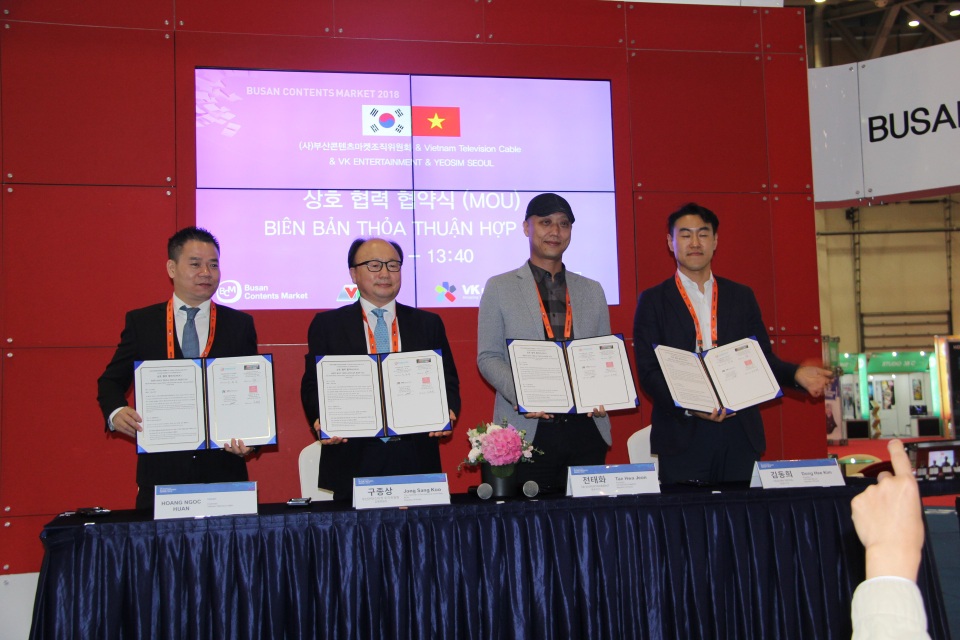 VTVcab hợp tác phát triển thương mại điện tử - 2
Trong khuôn khổ các hoạt động tại Busan Contents Market 2018, VTVcab đã ký Thoả thuận sản xuất chương trình chất lượng cao của Hàn Quốc cho thị trường Việt Nam.