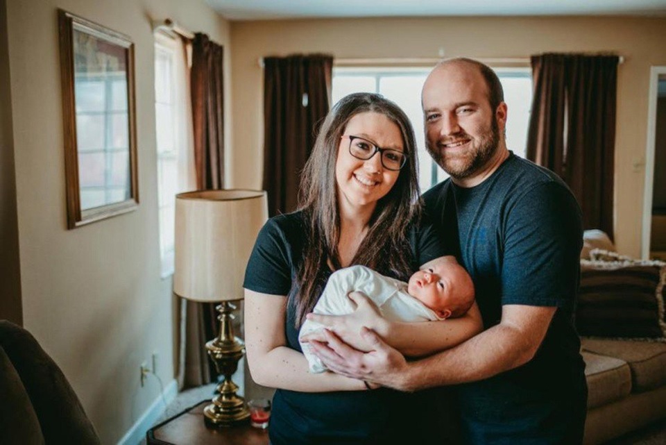 Joni đã 2 lần lên bàn mổ để sinh bé Jackson