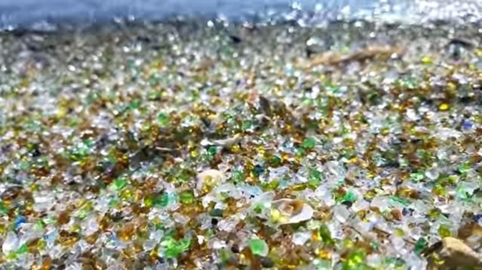 Vẻ đẹp kỳ lạ của bãi biển thủy tinh Nhật Bản - 3 Vẻ đẹp kỳ lạ của bãi biển thủy tinh Nhật Bản - 3