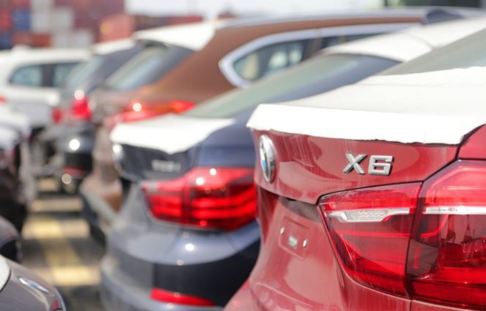 Cận cảnh lô xe BMW nằm phơi nắng, phủ bụi ở cảng Sài Gòn - 5
Loạt xe BMW toàn là các mẫu đời mới như X6, series 1, series 3, series 5.