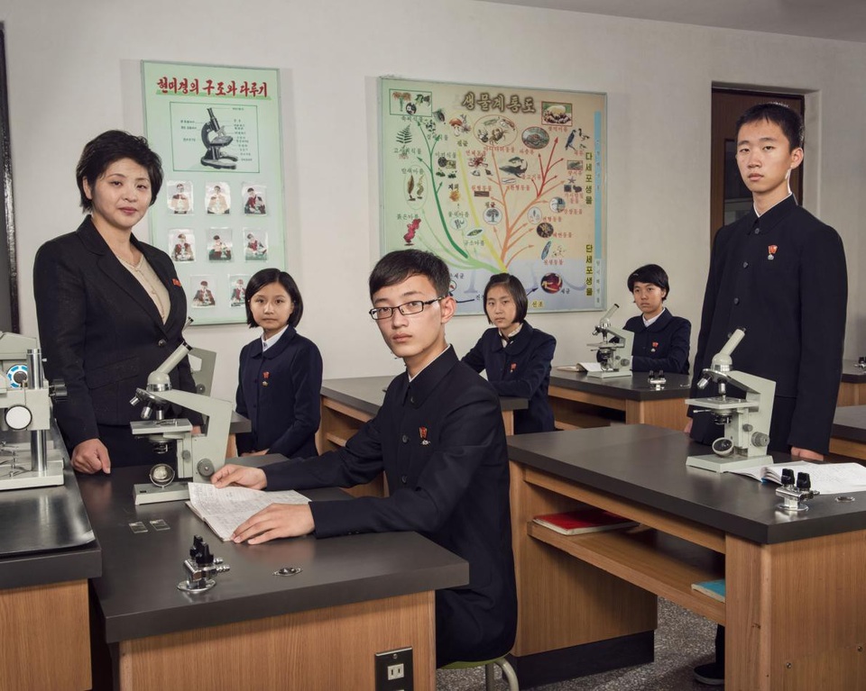 Giờ học của các học sinh năng khiếu tại Trường trung học số 1 Bình Nhưỡng - ngôi trường được thành lập từ năm 1984. (Ảnh: Stephan Gladieu)