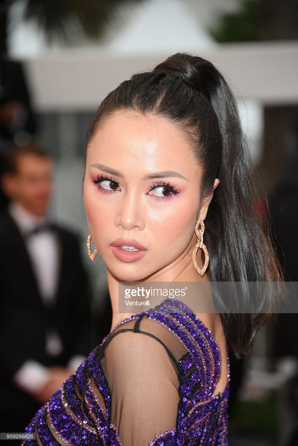 Vũ Ngọc Anh gây tranh cãi với loạt váy “mặc như không” tại LHP Cannes - 14