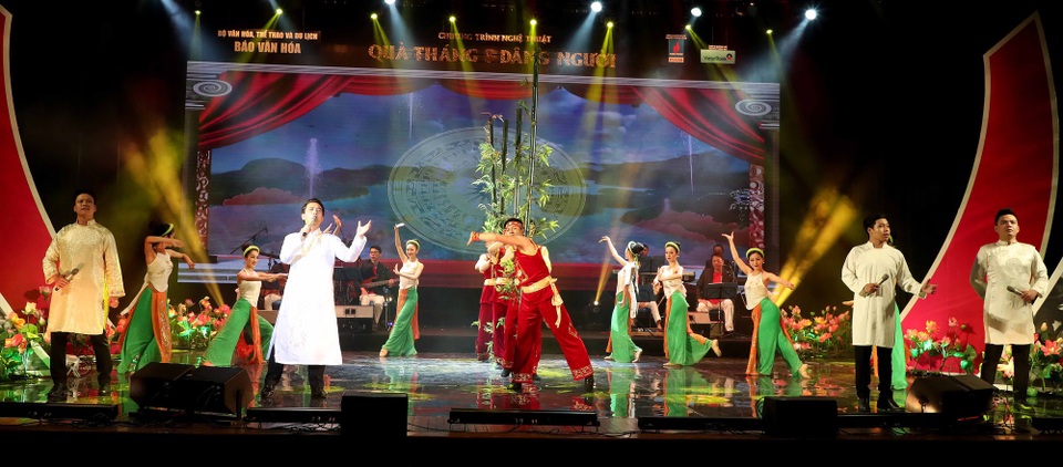 Các tiết mục được dàn dựng công phu và hoành tráng.