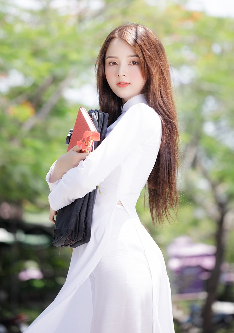 "Hot girl ảnh thẻ" Hương Lê diện áo dài trắng nhớ thuở học trò - 3 Hương muốn thông qua bộ ảnh này nhớ về thuở học trò của mình.