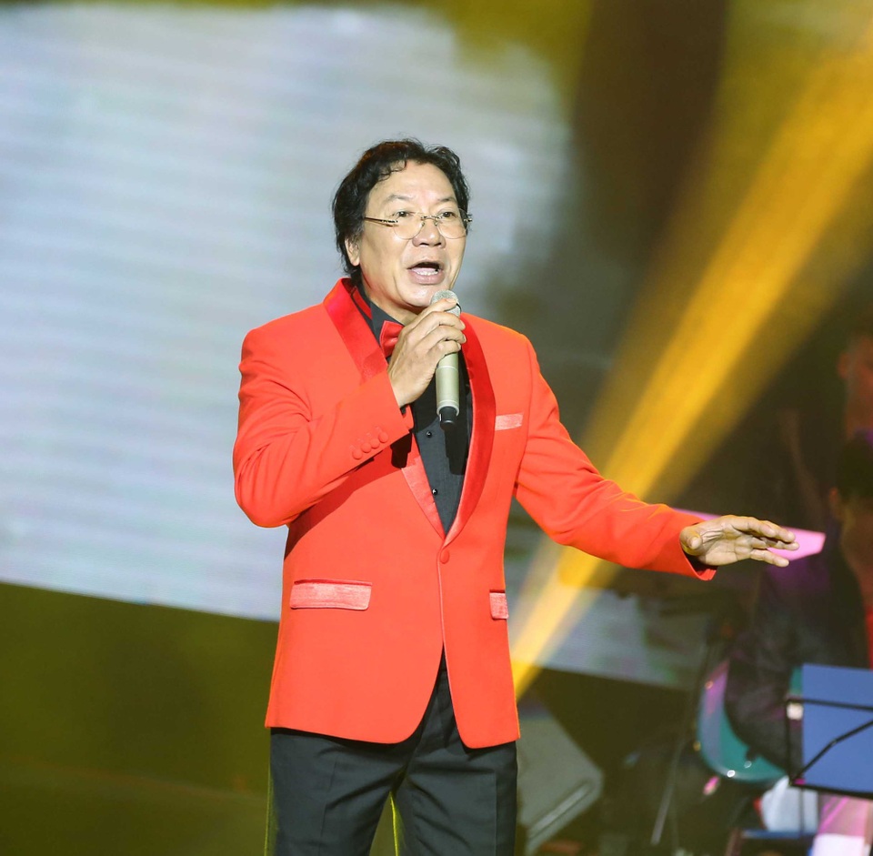 “Quà tháng 5 dâng Người” mang đến những cảm xúc sâu lắng - 2