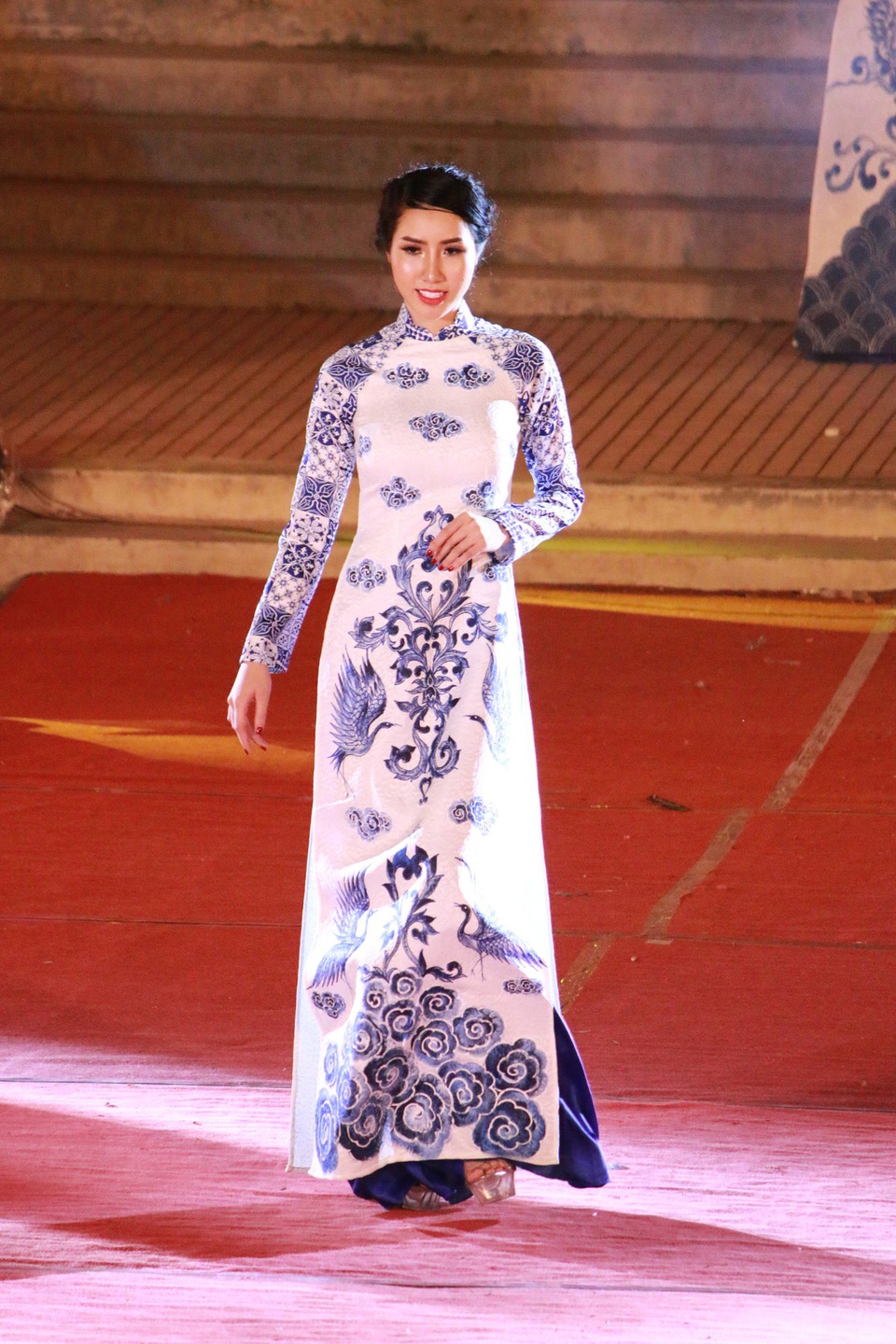 Hoa hậu Đỗ Mỹ Linh cùng dàn người đẹp bừng sáng trong đêm áo dài “Huế Vàng Son” - 14 Bộ sưu tập của NTK Châu Minh Triều