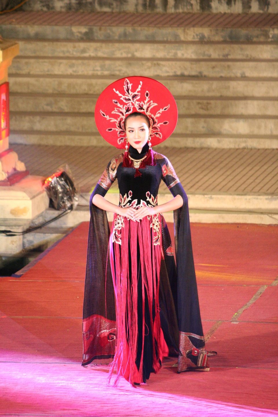 Hoa hậu Đỗ Mỹ Linh cùng dàn người đẹp bừng sáng trong đêm áo dài “Huế Vàng Son” - 4 Bộ sưu tập Khúc Hoài Niệm của NTK Thiệu Vy