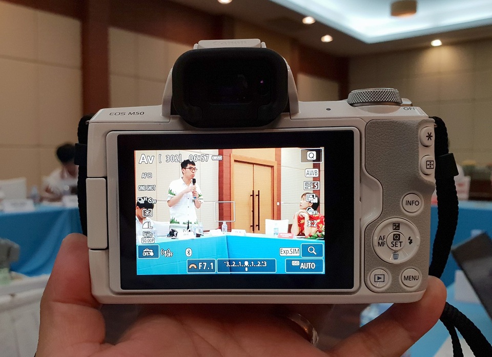 Canon chính thức ra mắt máy ảnh mirrorless có khả năng quay 4K - 3