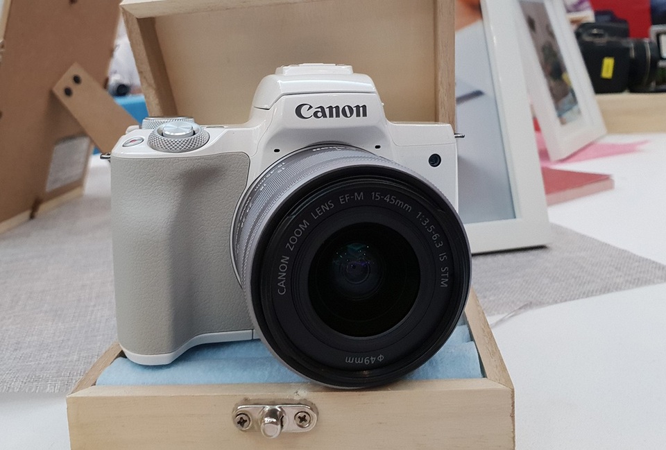 Canon EOS M50
