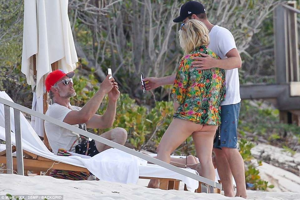 Jessica Simpson đi nghỉ cùng "ông xã" tại Bahamas - 11