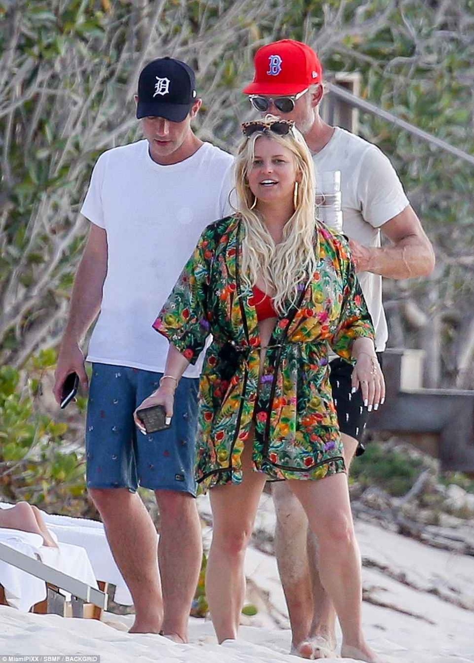 
Tháng 3 vừa rồi, Jessica bất ngờ tiết lộ trên trang cá nhân rằng, cô và ông xã đang lên kế hoạch sinh đứa con thứ ba.
