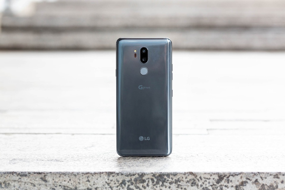 LG G7 có màn hình “tai thỏ”, tích hợp trí tuệ nhân tạo - 4 Cụm camera kép được bố trí theo chiều dọc