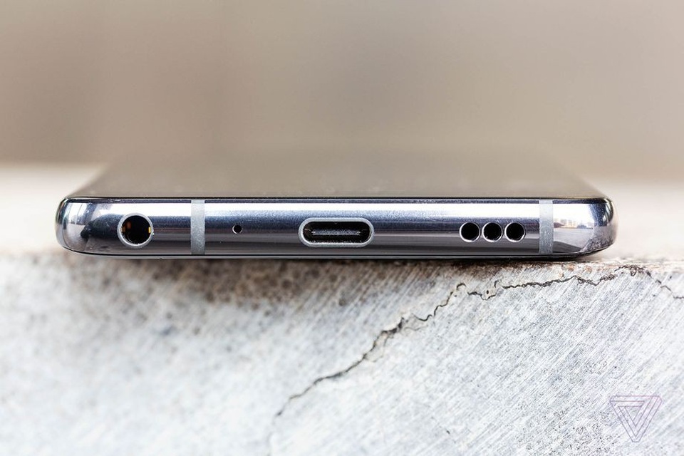 LG G7 có màn hình “tai thỏ”, tích hợp trí tuệ nhân tạo - 7 Giắc cắm phone 3,5mm vẫn được giữ lại trên sản phẩm
