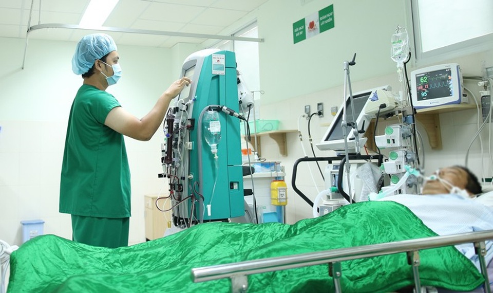 Một người mê sảng vì định lấy mật của tổ ong ven đường - 1 Ông T. hiện đang được điều trị và theo dõi tại BV đa khoa Hoàn Mỹ Cửu Long
