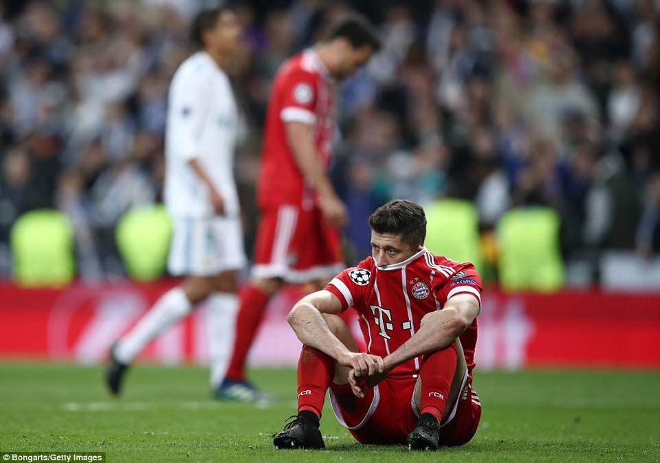 Những khoảnh khắc kinh điển ở đại chiến Real Madrid 2-2 Bayern Munich - 7
Lewandowski cũng bỏ lỡ hai cơ hội ghi bàn ở trận đấu này