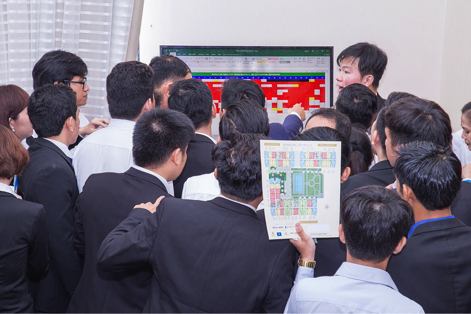 Địa ốc vùng ven Sài Gòn: Nóng từ đất nền nóng sang căn hộ - 3 Nỗi khổ của nhân viên kinh doanh các dự án căn hộ tại Biên Hòa là không kiếm nổi nguồn hàng cho khách.