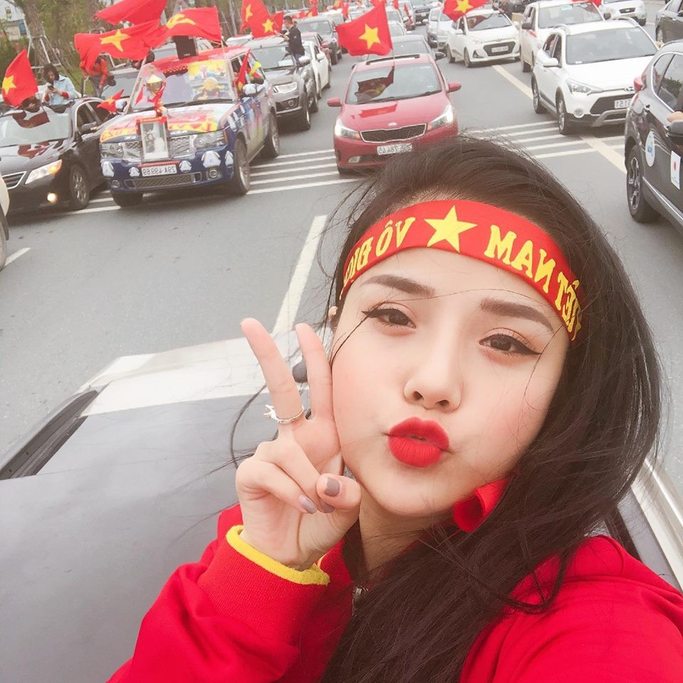 Cô gái xứ Nghệ xinh xắn, sở hữu giọng hát ngọt ngào, quyến rũ - 4 Cô gái xứ Nghệ xinh xắn, sở hữu giọng hát ngọt ngào, quyến rũ - 4