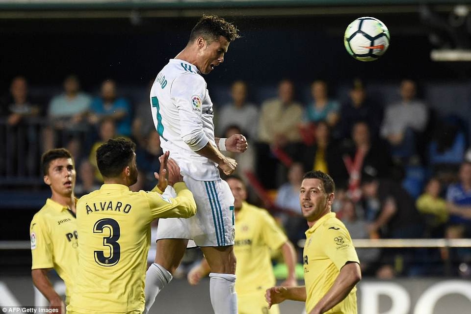 C.Ronaldo ghi bàn, Real Madrid không thể thắng ở vòng cuối La Liga - 2
C.Ronaldo chơi ấn tượng, với bàn thắng nâng tỷ số lên 2-0 ở phút 32