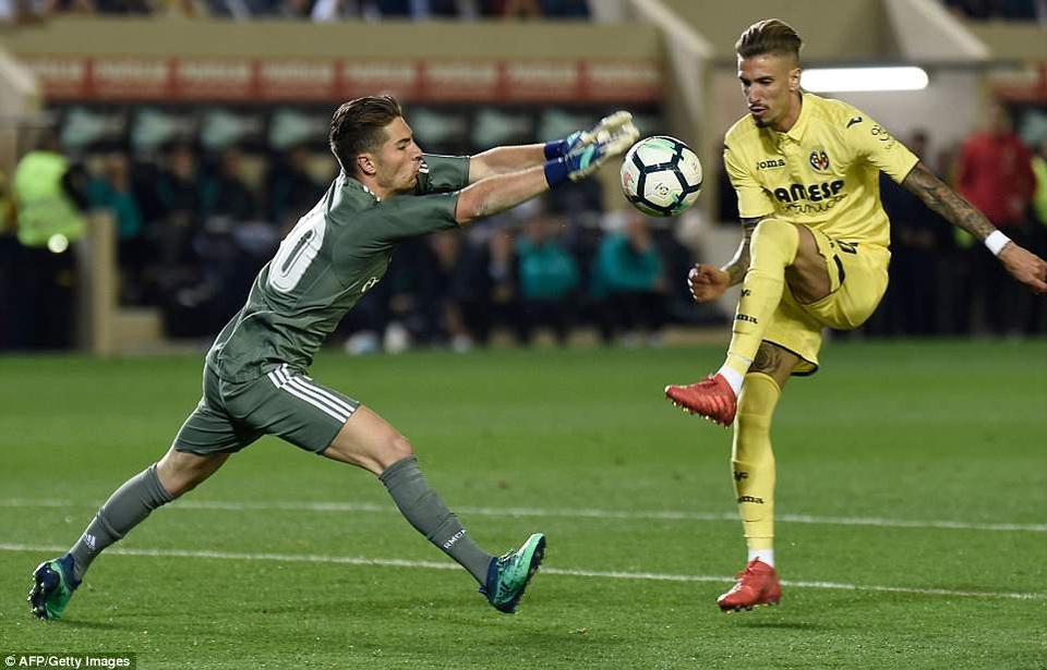 C.Ronaldo ghi bàn, Real Madrid không thể thắng ở vòng cuối La Liga - 4
Tình huống Castillejo gỡ hòa 2-2 cho Villarreal ở phút 85