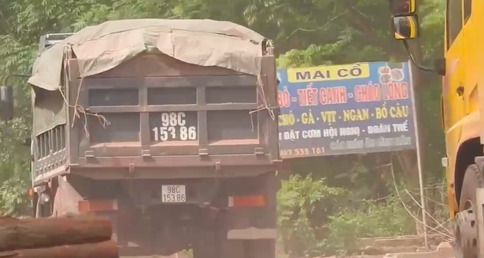Bắc Giang: Đoàn xe cơi nới thùng rầm rập chạy qua mặt cảnh sát giao thông? - 5 Bắc Giang: Đoàn xe cơi nới thùng rầm rập chạy qua mặt cảnh sát giao thông? - 5