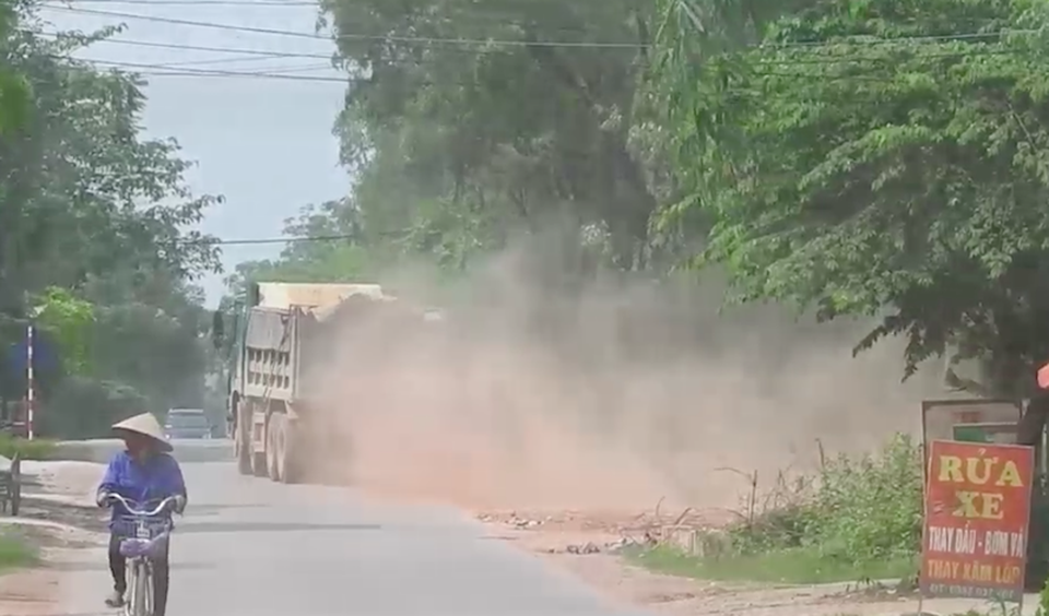 Bắc Giang: Đoàn xe cơi nới thùng rầm rập chạy qua mặt cảnh sát giao thông? - 3 Bắc Giang: Đoàn xe cơi nới thùng rầm rập chạy qua mặt cảnh sát giao thông? - 3