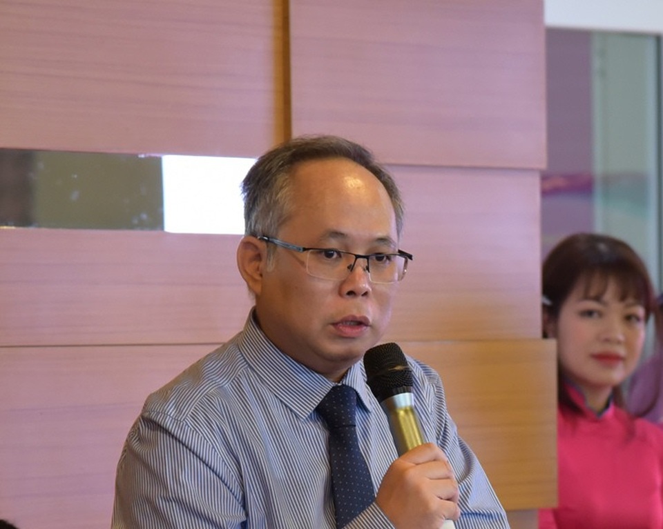 Kết hôn càng trễ, nguy cơ hiếm muộn càng cao - 2 Bác sĩ BS Mai Bá Tiến Dũng – Trưởng khoa Nam học (Bệnh viện Bình Dân – TP.HCM), cho rằng, điều quan trọng nhất của vô sinh nam là chẩn đoán đúng và điều trị đúng