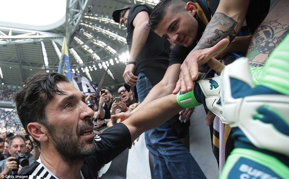 “Ngập nước mắt” trong ngày tạm biệt huyền thoại Buffon - 7 “Ngập nước mắt” trong ngày tạm biệt huyền thoại Buffon - 7