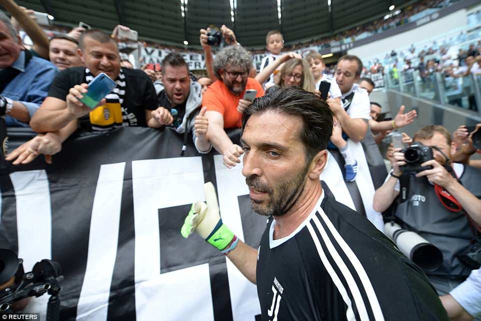 “Ngập nước mắt” trong ngày tạm biệt huyền thoại Buffon - 10 “Ngập nước mắt” trong ngày tạm biệt huyền thoại Buffon - 10