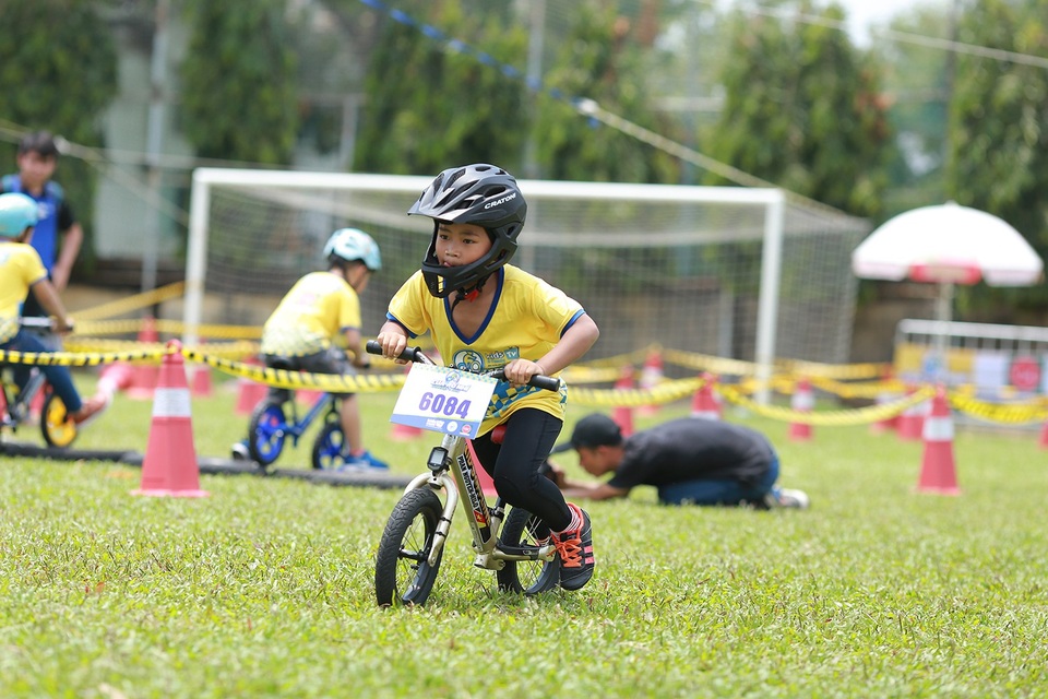 Sôi động giải cua-rơ nhí xuyên Việt 2018 - 1 Những hình ảnh ngộ nghĩnh của cuộc tranh tài cua-rơ nhí