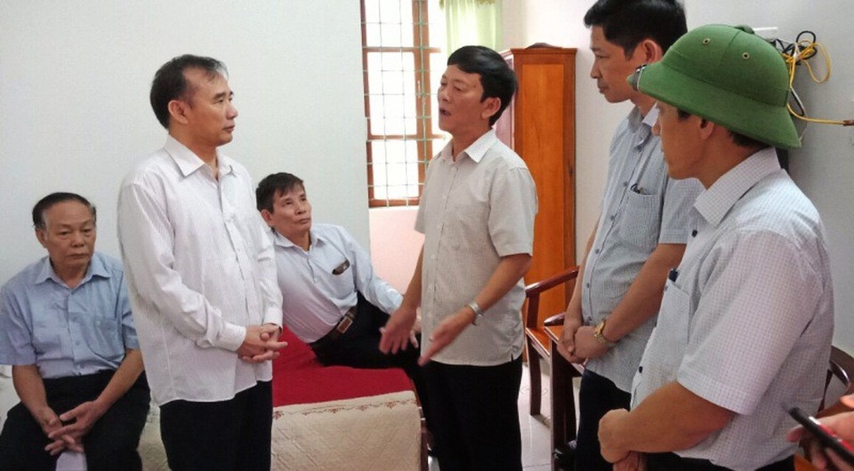 Tặng Bằng khen cho 4 cá nhân cứu hàng chục người trong giông lốc - 2 Lãnh đạo các sở ngành và địa phương thăm hỏi, động viên đoàn khách gặp nạn