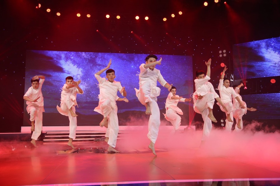 Nhóm võ từng nghiện game gây sốt khi diễn trên nền nhạc Dạ cổ hoài lang - 2