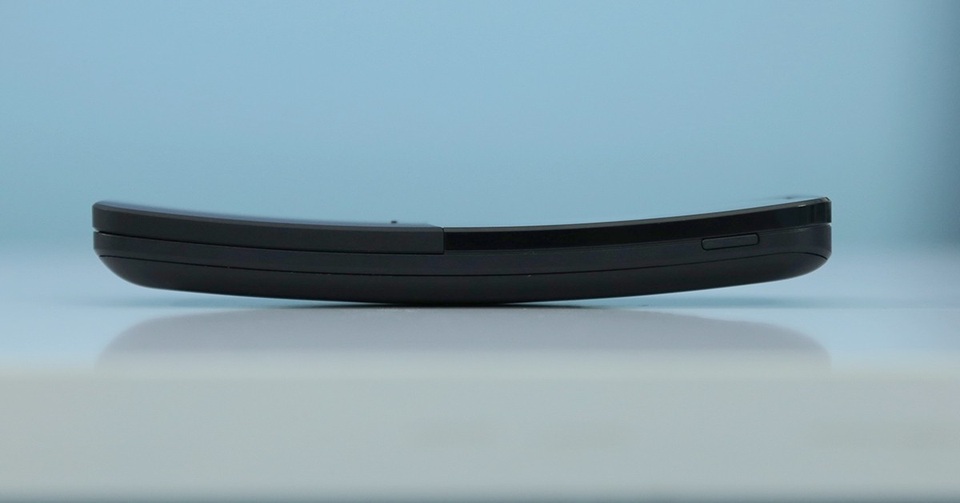 
Điểm nhấn trong thiết kế này đó là hình dáng cong của thiết bị tựa như quả chuối, tương tự thế hệ 8110 ra mắt vào năm 1999. Thiết bị này từng làm mưa làm gió thị trường và giá thời điểm đó lên tới 1000 Euro.
