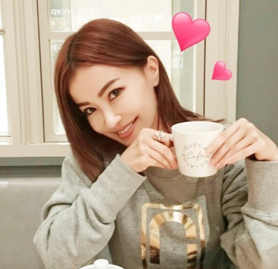 Người mẫu 47 tuổi trẻ đẹp, quyến rũ hơn gái đôi mươi - 4 Cô sở hữu số người theo dõi khổng lồ trên mạng xã hội Instagram