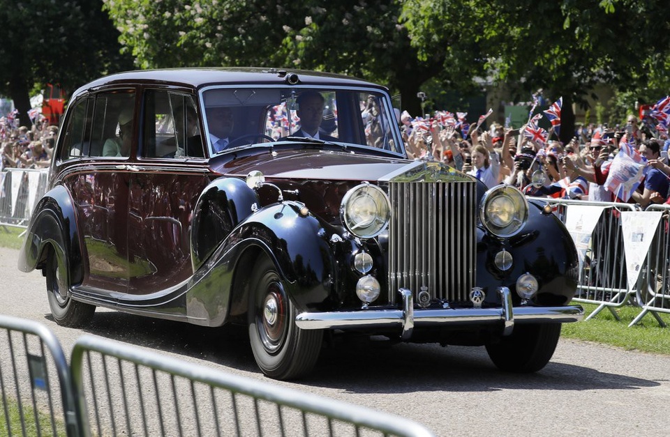 Đám cưới Hoàng tử Harry - Câu chuyện quanh những chiếc xe hoàng gia - 1
Chiếc Rolls-Royce đưa cô dâu Meghan Markle tới thánh đường (Ảnh: Getty)