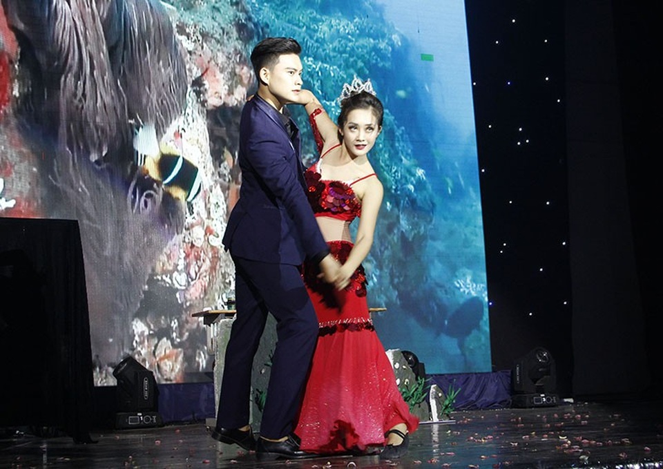 Nguyễn Thị Vân Anh và Vũ Thái Hưng ở phần thi tài năng