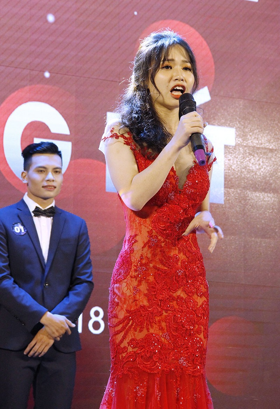 Ứng xử khéo léo, thông minh nhất thuộc về Nguyễn Thị Hương Giang (SBD 05)