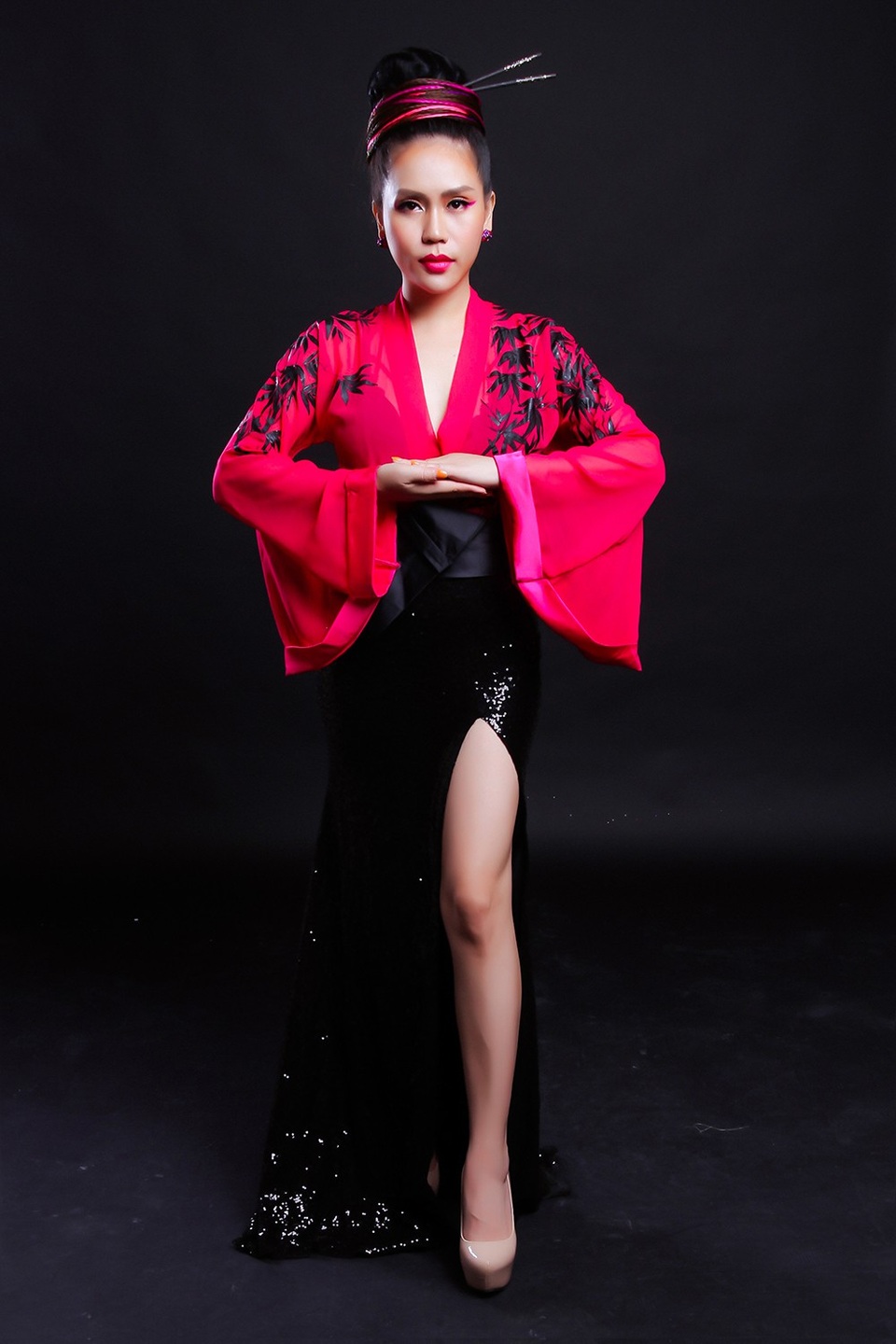 Hồng Mơ đi tìm “người đàn bà” thật của chính mình - 5 Hồng Mơ đi tìm “người đàn bà” thật của chính mình - 5