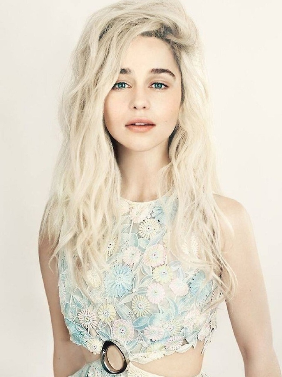 “Mẹ rồng nóng bỏng”... lạnh lùng với các lời mời diễn xuất - 1 Nữ diễn viên người Anh Emilia Clarke (31 tuổi)