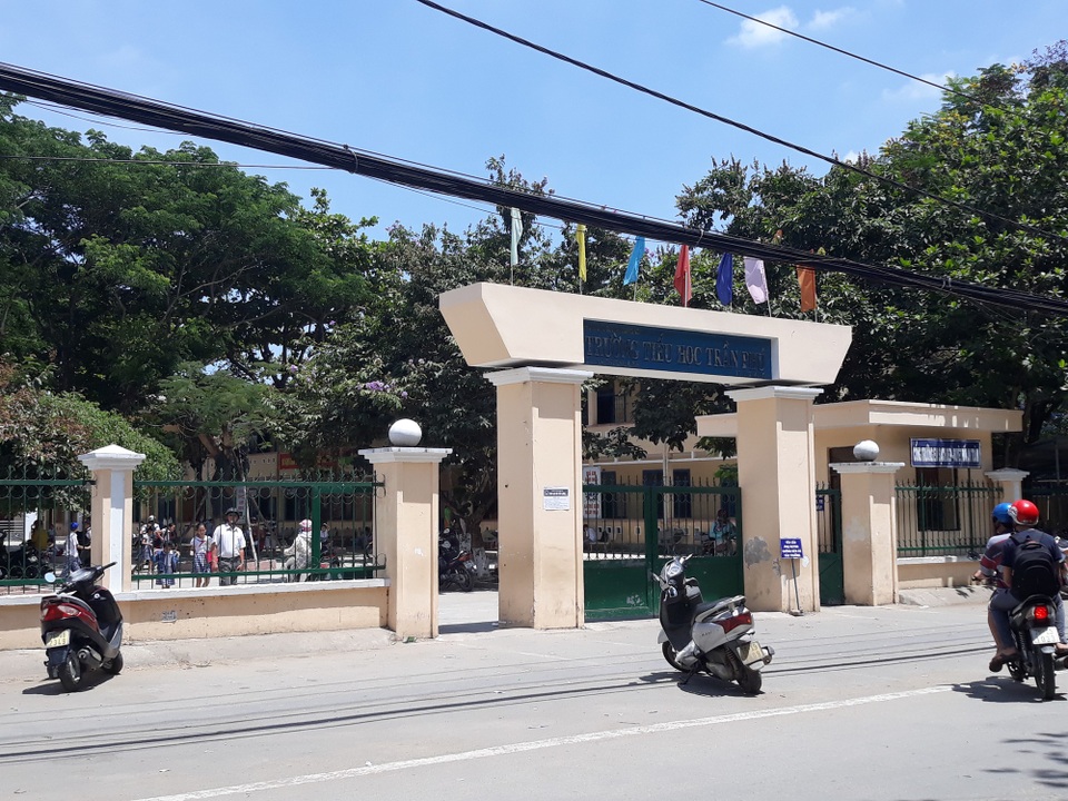 Trường Tiểu học Trần Phú cho rằng việc mua trà sữa đến lớp cho học sinh là hoạt động tự phát của đại diện phụ huynh lớp 3B