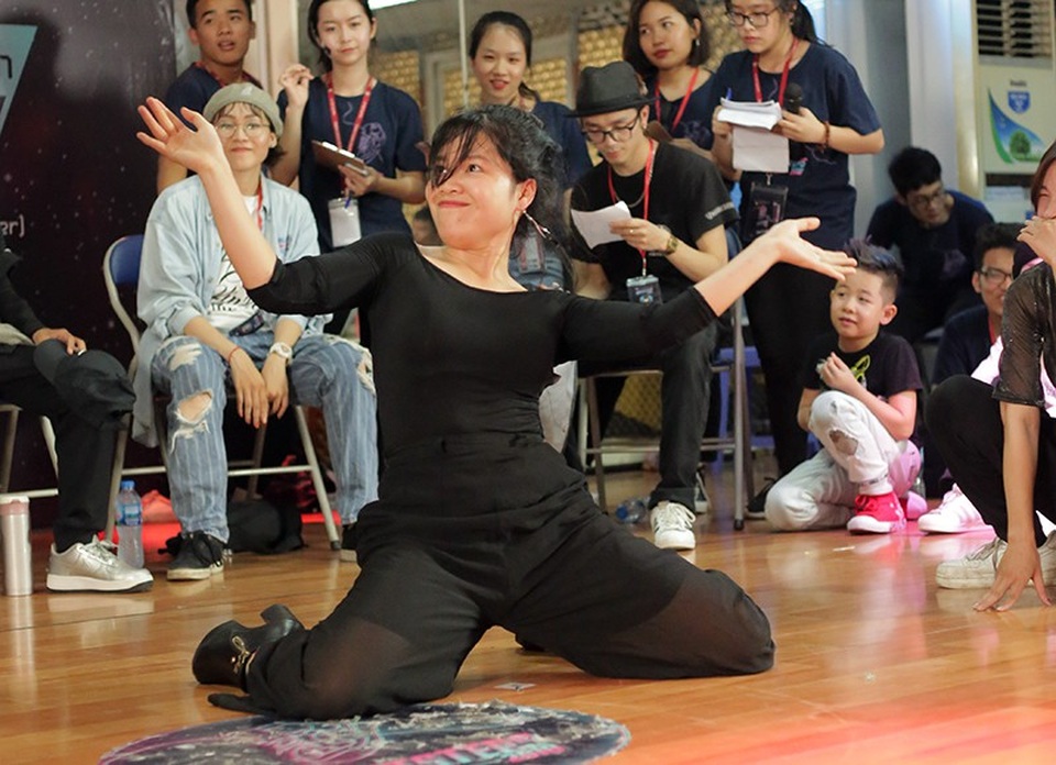 Vũ đạo nóng bỏng của các cô gái khi thi đấu hiphop - 4 Vũ đạo nóng bỏng của các cô gái khi thi đấu hiphop - 4
